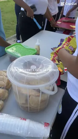 Nuestra primera venta!🌭🥤#promm_gemass #hotdogs #tiktok #parati #foryouu #viralllllll #school #ventas 