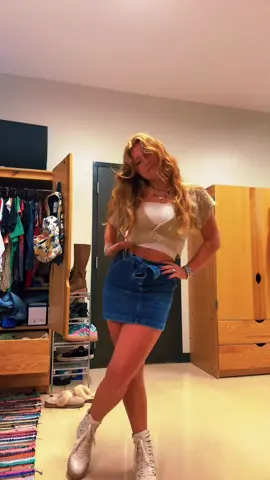 Dress to impress theme: collge #outfitinspo #outfitinspiration #collegeoutfits #dresstoimpress #belmontuniversity #fashion #fashiontok #fitcheck 