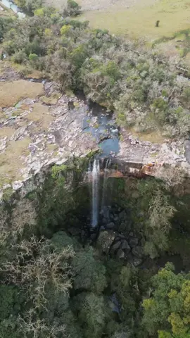 Una de las cascadas más bonitas que tenemos en nuestro país, ubicada en el departamento de Tacuarembó #cascada #uruguay #natural #naturaleza #lugares #atracciones #paisaje #hermoso 