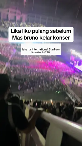 Mau sebanyak apapun lo siapin tj di jis, sia sia anjer, gue naik busway ke 2 dari awal kelar itu konser. Nyampe halte ke 3 aja udh jam 12 malem. Gimana orang2 ga mikir buat jalan kaki😭😭  Intinya, keluar konser sebelum kelar itu konsernya bener☑️ TAPI GAUSAH ADA KEPIKIRAN BUAT NAIK BUSWAY GAUSAH GAUSAH GAUSAH!! Mending gambling aja di luar busway drpd di dalem tbtb udh 3 jam tp masih ada di daerah sunter:)  Kata gue beneran deh, jis gausah ngadain konser lagi. Kecuali lo beneran udh buat lahan parkir, kenadaraan umum di perbanyak kayak lrt lah apa kek ufo kek apa kek serah lo yg penting kita semua bisa pulang, ga artist nya aja yg bisa pulang cepet tanpa kendala😭😭😭  #jakartainternationalstadium #fyp #brunomarsinjakarta #pkentertainment 
