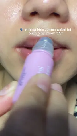 Travelling size bgt nih roolllon dari jiera, selalu aku bawa kemanapun biar bisa di applyy tiap saatt 😘 #jiera #jieraofficial #roollon #bibircerah #bibirpink #bibirhitam #serumbibir 