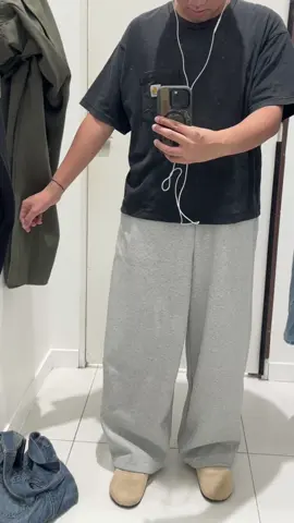 absolutely love the fit and quality on @UNIQLO Malaysia’s newest sweatpants collection!  #fyp #fashiontiktok #fashionmalaysia #fashiontok #uniformdisplay #OOTD #uniqlo #uniqlomalaysia 