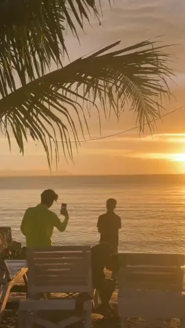 View sunset dari penginapan Mursala Indah Homestay #tapteng #sibolga #mursala #goldenhour #fyp #viral 