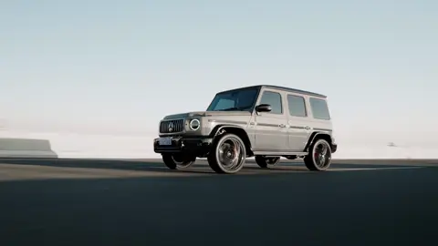 Mưa gió mà có chiếc xe cỏ này đi thì uy tín quá #autochuf #supercar #xuhuong #fyp #xehay #mercedes #g63 #amg 