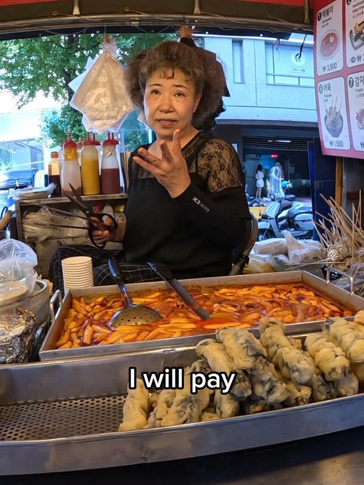 $1.50 snack in Korea 🇰🇷 #hughabroad #streetfood #travel #koreanfood