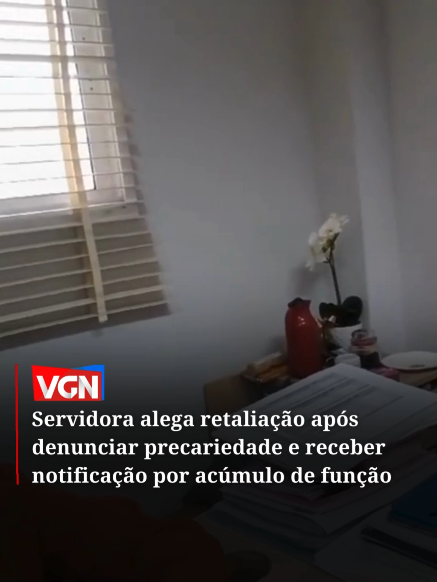 A servidora da Prefeitura de Cuiabá, concursada no cargo de agente da Saúde, Josete Maria da Silva, detalhou na manhã desta quinta-feira (12.09), que está sendo assediada e sofrendo retalhações após ter denunciado ao #vgn no último sábado (07), que os funcionários da sala de Call Center da Central de Regulação - Auditoria Geral do SUS, estariam trabalhando de forma insalubre. #vgnoticias #servidora #denuncia #cuiaba