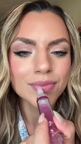 This is the spicies lip plumper I’ve ever tried!! Definitely worth it the results 😝💖 Using shade 01, link below ⬇️  #tiktokshop #tts #lipplumper #lips #tiktokfinds #plumper 
