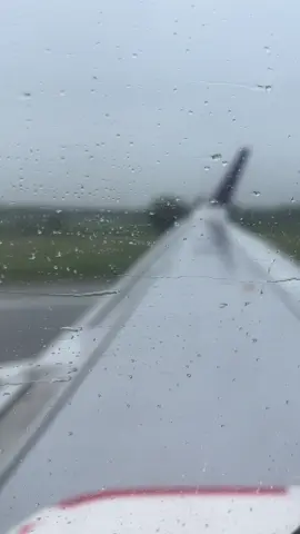 Take off in bad weather (Cuaca buruk) from Kualanamu international airport Batik air Airbus A320 ⛈️✈️ #batikair #aviation #fyp #foryou #wingview #travelling #a320 #airbus320 #indonesia #medan 