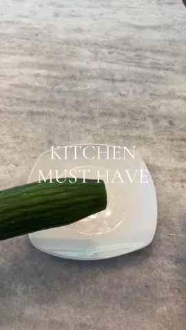 If you hate doing dishes you need these kitchen shears with a built in cutting board 👏🏻 Lazy mom approved ✨  #kitchenshears #kitchengadget #kitchenfind #kitchenmusthaves #kitchenmusthave #CookingHacks #cookingtips 