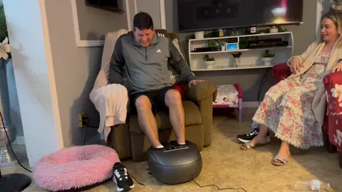 Trying a foot massage for the first time went wrong 😂😂😂😂😂@Yailenysr @Yailetuti @Mariela #funny#footmassage #gonewrong#dramatic#laugh #thekfamily#theforeverfamily .
