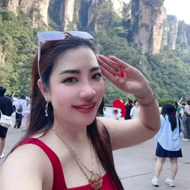 តោះ! មកមើល វគ្គបញ្ចប់ Blogs កម្មវិធីទីក្រុងចាងជៀចៀក ទាំងអស់គ្នាណា ល្អមើលណាស់ ហើយកុំភ្លេចសេវទុកកន្លែងថតរូបអោយហើយផងណា 🤳🏻🥰👍 #kimsourvanessa #makeyourdreamcometrue #enjoylife #motivation #beyourself #bluecitytour #travel #traveltiktok #ladybosslifestyle #chongqing #zhangjiajie 