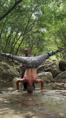 Hard Qigong training at Shaolin Temple 🔥 @_shimiaohai  #kungfu #china #master #training #shaolin 