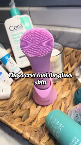 This sonic cleansing brush has made my skin so soft and clear, i loveeeee it 😍 @Pritech-US #soniccleansingbrush #glassskinroutine #skincareroutine 