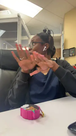 shamar be eatinggggg 🤣🤣