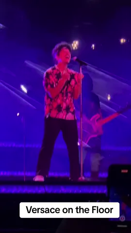 Bang @Bruno Mars nyanyi Varsace on the Floor 😍😍😍😍😍 #versaceonthefloor #brunomars #brunomarsjakarta #brunomarsjakarta2024 #kangenbrunomars #fyp #fypシ゚viral 