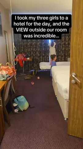 The dad DEFINITELY booked this hotel 🤦‍♂️🤣 #RoadTo20Million #Pubity  (via ViralHog)