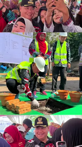 Renovasi dan penambahan gedung di fasilitas pendidikan harus ditingkatkan. Alhamdulillah langkah Pemkab Kotawaringin Timur dalam meningkatkan kualitas pendidikan dapat berjalan dengan baik. Pagi ini, Sabtu (14/9), ulun bersama OPD terkait melakukan peletakan batu pertama untuk pembangunan gedung baru di SDN 1 Baamang Tengah. Hal ini adalah komitmen yang harus kita tingkatkan dan lanjutkan demi generasi-generasi muda yang akan membangun Kotawaringin Timur di masa depan. #halikinnor #kotim #sampit #sekolah #renovasi 
