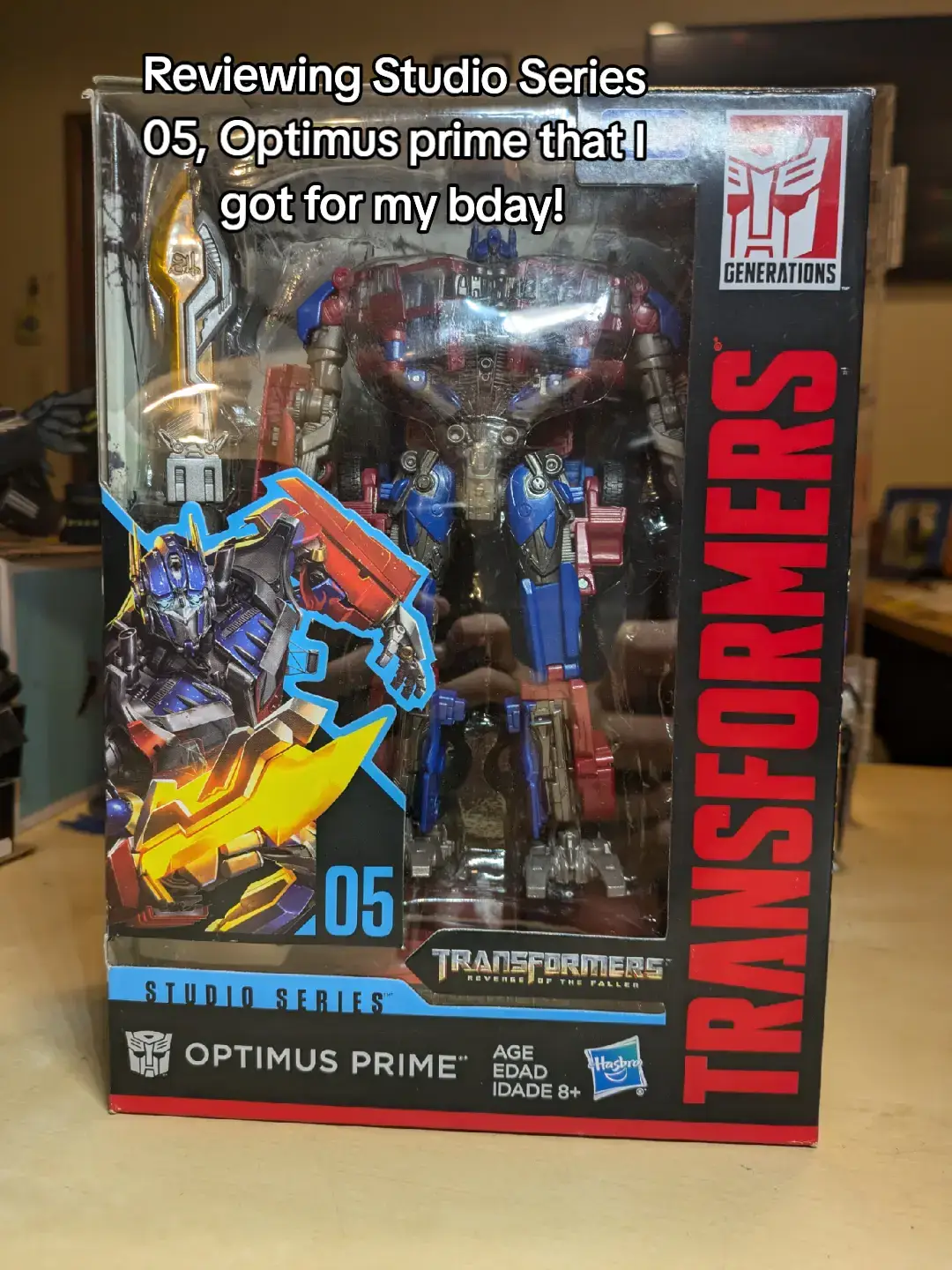 Thank you Mom for buying me this figure 🙏#transformer #optimus #figtok #posing 