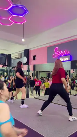 Choreo ciamik nya emak @fitrintie 🥰 #CapCut #fypシ #fyp #jj #สโลว์สมูท #jedag #zumbainstructor #zin #zumba #TikTokPromote #zumbafamily #zinbandung #zumbafitness #zumbaclass #zinbandung #zumbafitness #zumbaclass #zumbaclass #zumbadance #dance #xyzbca #zumbalover 