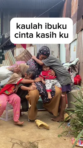 Nyanyi lagu ibu untuk mama #ibu #anaksoleh #anaksoleha #ibudananak #sedih #sedihbanget😭😭😭 #treanding #fypシ゚viral 