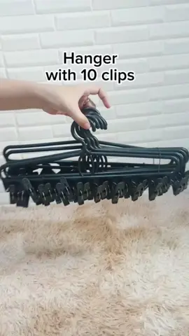 Matibay makapal kaya bili na mii dahil nitong hanger na may 10 clips lagi naman natin tong ginagamit ang hanger sa bahay. #hanger #hangerwith10clips  #laundryessentials #matibay #makapal 