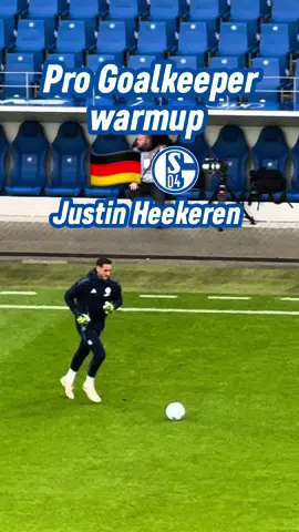 Pro Goalkeeper warmup from Justin Heekeren🧤🔵⚪️ #football #goalkeeper #schalke04 #S04 #keeper #Soccer #fussball 