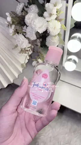 ──★ ˙ ̟  some beauty tips that is very useful! Using baby oil 🍼 Thanks to bestie @❀ I got inspired /ᐠ˵- ⩊ -˵マ#babyoil #beautytips#beautysecrets#softskin#healthynails#knees#beauty #fyp#fypシ #targetaudience #wonyoungism 