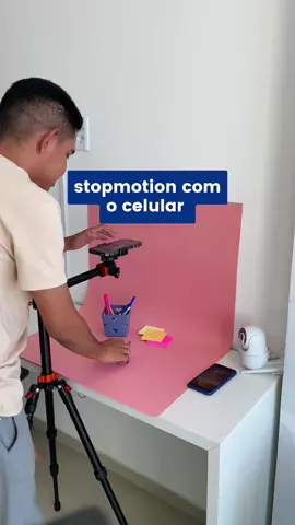 Tutorial em 30 segundos easy easy.  Stopmotion é técnica de vídeo incrível e que dá pra criar e fazer por diversos estilos de gravação. Eu costumo usar a câmera do CapCut quando faço com o celular.  Com a função “alinhar” do app, você consegue ter uma controle da posição do produto, assim ajustando e movimentando em cada cena gravada.  Esse é o vídeo 4/30 da série de 30 dias de conteúdo aqui no perfil.  #stopmotion #videocriativo #videoideas #videocriativo #foryou 