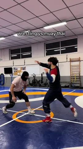 Do this if you want to win vs muay thaï 🤡🤡 #muaythai #wrestling #humor #lutte 