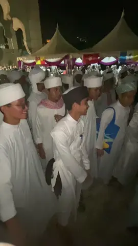 Halal mode🌹🕊️#fyp #sholualanabimuhammad #himpunan24khuffaz#fypシ゚ #budakthafiz #bismillahfyp #bismillahrame #budakpondok @انا افيق 