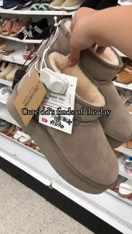 GUYS THE FIRST PAIR OF BOOTS WERE SO CUTEEEE!!!! - - - - - - - - - - - - - - - - - - - - - #fyp #ootdinspo #dds #ross #foryou #fallfashion #fallaesthetic #juicycouture #backtoschool #backtoschoolhaul @dd’s Discounts 