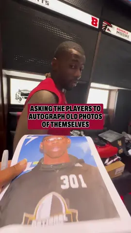 Took a trip down memory lane 🤣 h/t @los angeles chargers #oldphotos #lockerroom #nfl #surprise 