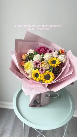 Do you want to learn how to make such beautiful flowers? My online course starts on October 14th. I will give a special price to the first 50 students. Please DM me for more information