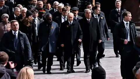 Ông kính đen cũng không kém 😎 #putin #vladimirputin 