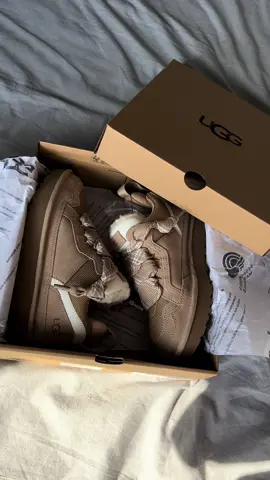 Ugg Lowmel ‘Sand’🍂Beschikbaar in maat 36 t\m 43!  Bestel nu via onze instagram: Resellbychris #foryou #foryoupage #CapCut #fyp #uggs #ugglowmel #uggseason 