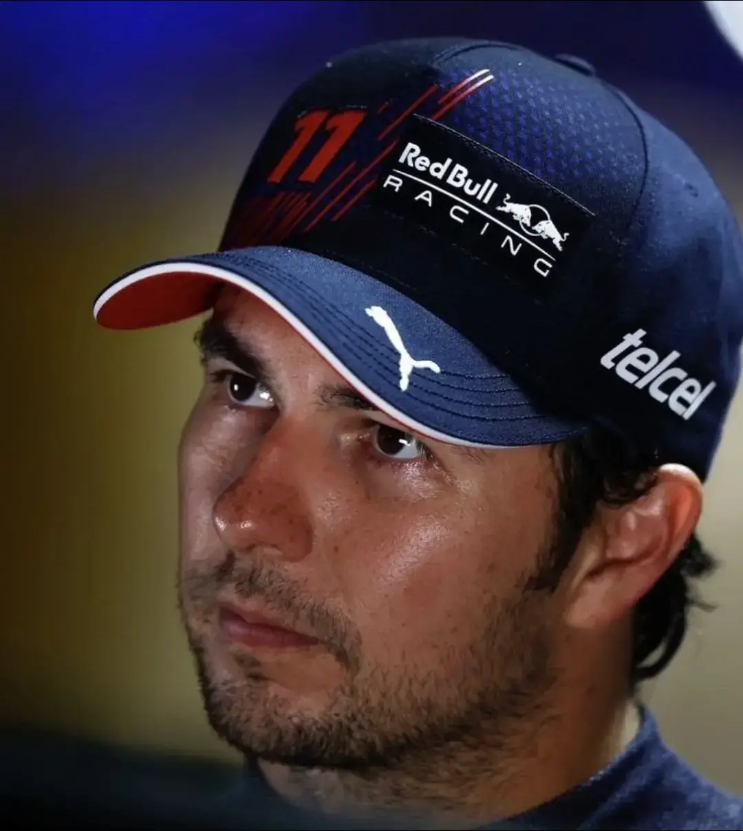 Estoy muy triste por lo sucedido con Checo hoy en el GP Azerbaijan, así que solo les dejo fotitos bonitas de él. #sergioperez #checoperez #F1 #Formula1 #redbull #mexico 