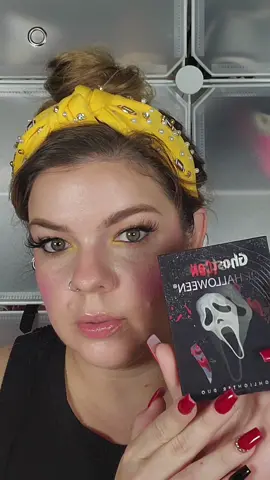 Ghostly glow incoming 👻✨ Watch the magic happen as I sample the Glamlite Ghost Face highlighter! Perfect for that flawless, spooky shine. #GlamliteGhostFace #HighlightOnPoint #GlowUp 