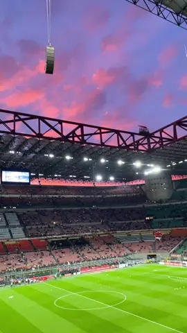 The best sunset 🏟️🔴⚫️  #acmilan #sansiro #sansirostadium #forzamilan #rossoneri #forzalottavincerai #curvasud #banditi #milanvenezia #fyp #perte #sunset  @AC Milan 