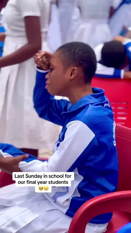 Wish them well as they complete this week 🙏❤️ Who’s cutting onions 🥹🥲 #fyp #❤️❤️🥀🥀 #lastsunday #fypシ゚ #finalyearstudent #goviral #ghanatiktok🇬🇭 #greatkash #osibisa #wiyala @Kofi_Agyei_SHS_Official 
