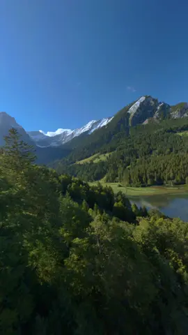 Winter comes to the mountains 🏔️⛰️🏔️☀️ #mountains #snow #switzerland #schweiz #dronevideo #lake #glarus #fpv #fpvdrone #dji #iflightnazgul5 #gopro12 #nature #PlacesToVisit 