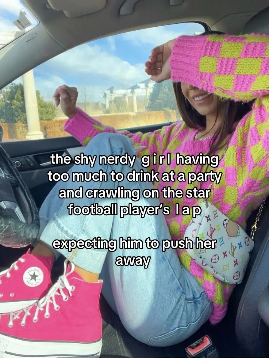 #footballromance #sportsromance #grumpysunshineromance #bookbesties #readersoftiktok #happilyeverafter #hefallsfirst #contemporaryromance #grovelingtrope #bookrecommendations #bookish #yaromance #newadultbooks 