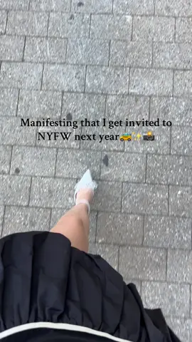 Need to get a group of girlies to go with me that want to go walk around incase i dont get invited🤭 #nyfw #newyork 
