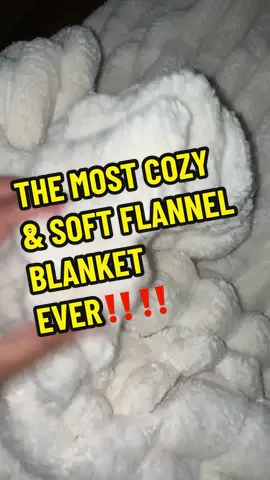 LITERALLYYYY the most comfy, cozy & soft blanket I have ever had!!! Im obsessed! #blanketlife #blanket #blankets #cozyblanket #warmblanket #softblankets #bedding #cozy #cozyathome 