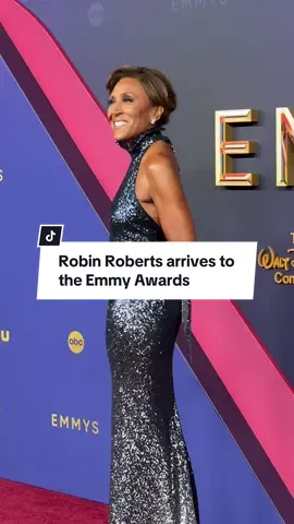 Our very own Robin Roberts has arrived at the 76th Primetime Emmy Awards and she is ✨DAZZLING✨ #Emmys #EmmyAwards #redcarpet 