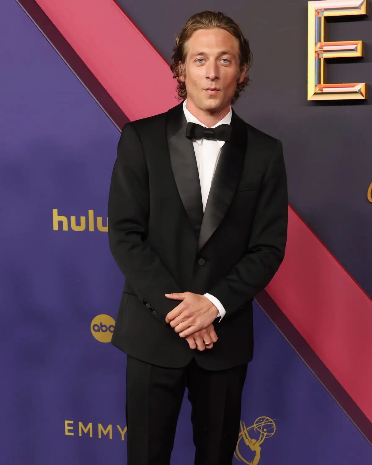 Jeremy Allen White is in the building #emmys #thebear #calvinklein 