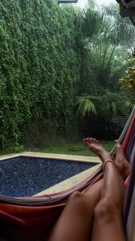 Leave a comment if you love rainy season as much as i do 🌧️🫶🏼💚 #costarica #rainydayvibes #rainyseason #tropicalstorm #lifeincostarica #santateresa 