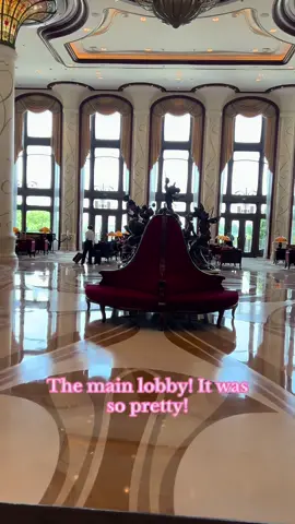 Mini hotel tour #shanghaidisneyland #shanghaidisney #disneylandhotel #disneytok #disneyfyp #disneytiktok #traveltiktok #disneyparks #duffyandfriends #RoomTour #traveltips 