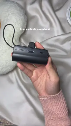 Mmg penyelamat sangat bila emergency,dahla kecik je mmg senang laa nk letak dlm bag 🥰 #minipowerbank #powerbank #goojodoq #goojodoqpowerbank 