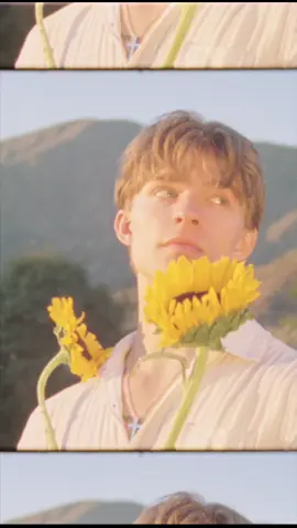 “Wallflower” is out now!! The response for this song has been incredible so I decided to release it early as a thank you 🫶🏻  I hope you love it :) #newmusic 