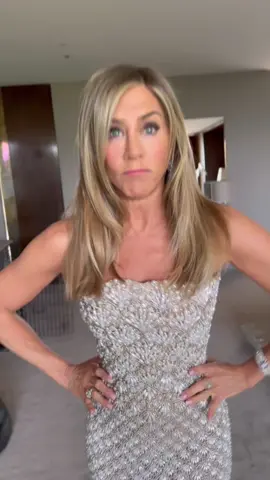 No gatekeeping red carpet-ready hair here 🙂‍↔️✨ Our founder Jen Aniston shares how to use LolaVie to get her “California Sleek” hair for the 2024 Emmy Awards 🤍  #emmys #emmyawards #redcarpet #emmvs2024 #hairtutorial #hairstyle #hairtok 